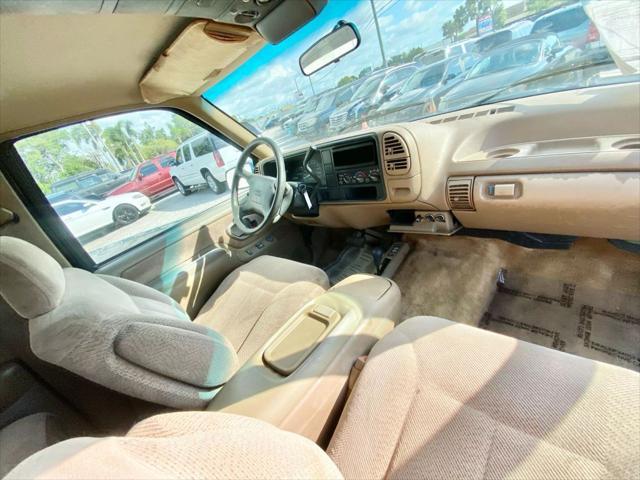 used 1995 GMC Yukon car, priced at $9,995