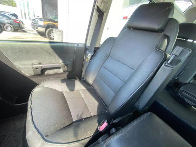 used 2004 Land Rover Discovery car, priced at $9,995