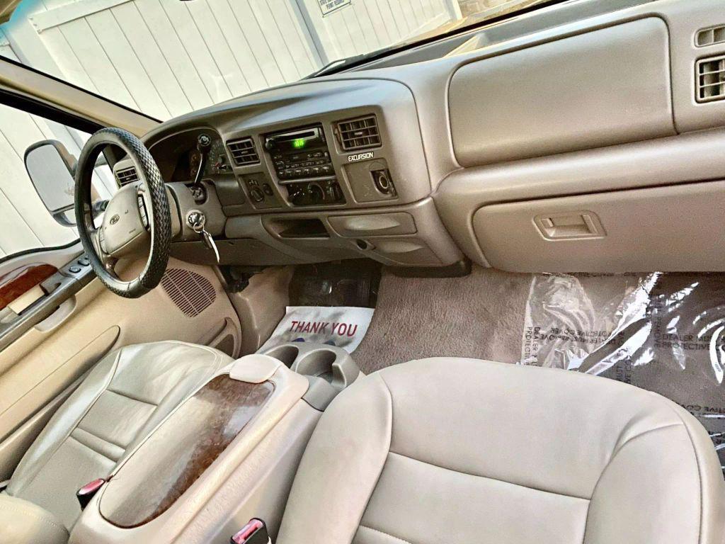 used 2000 Ford Excursion car, priced at $8,995