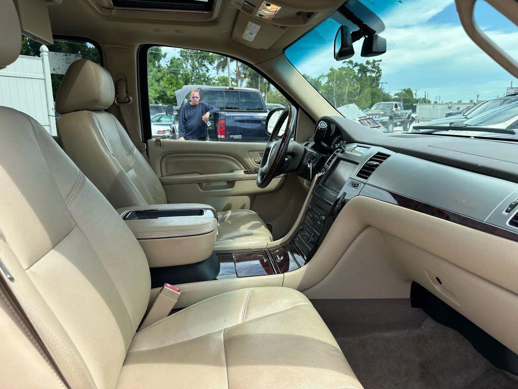 used 2014 Cadillac Escalade ESV car, priced at $11,995