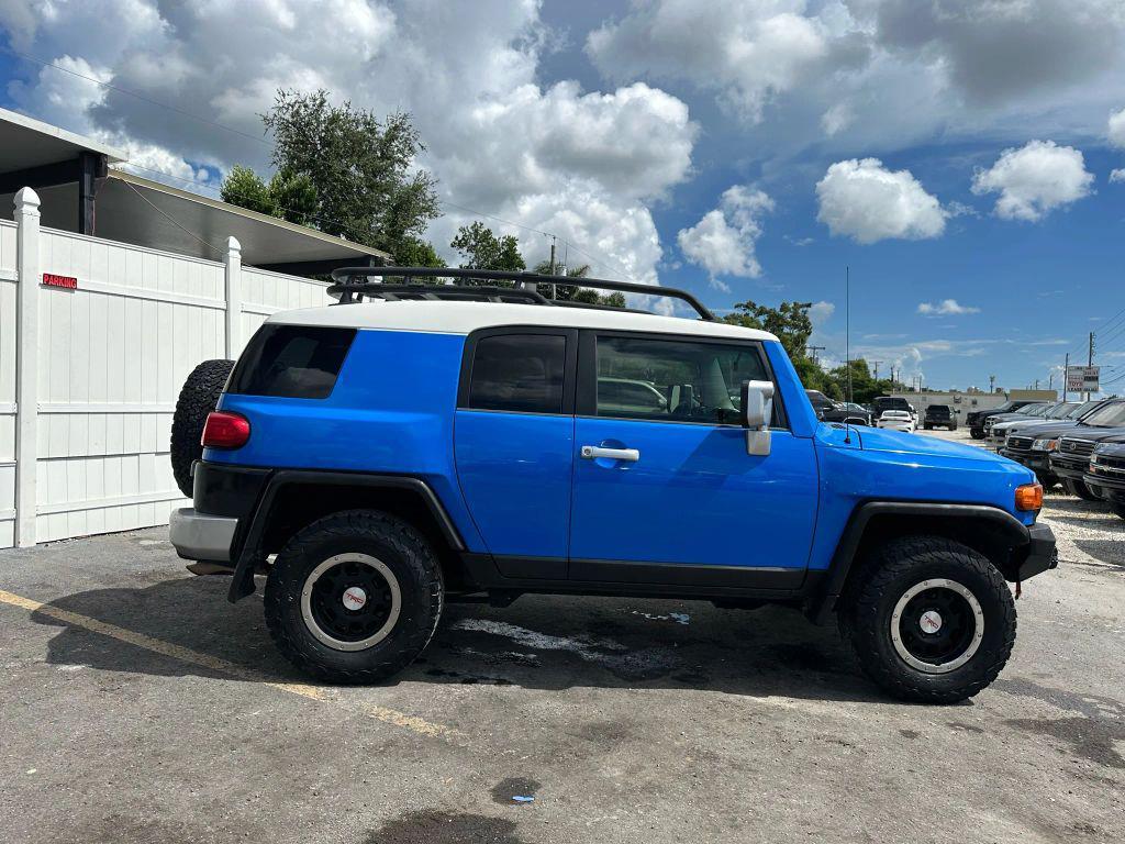 used 2007 Toyota FJ Cruiser car, priced at $8,995