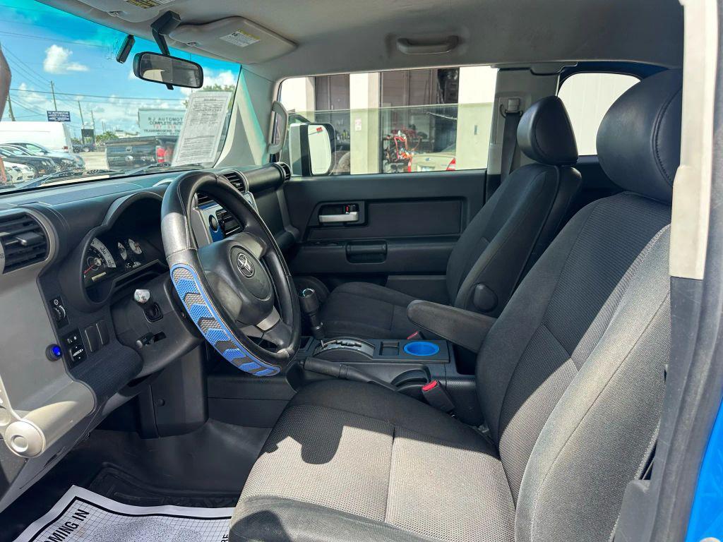used 2007 Toyota FJ Cruiser car, priced at $8,995