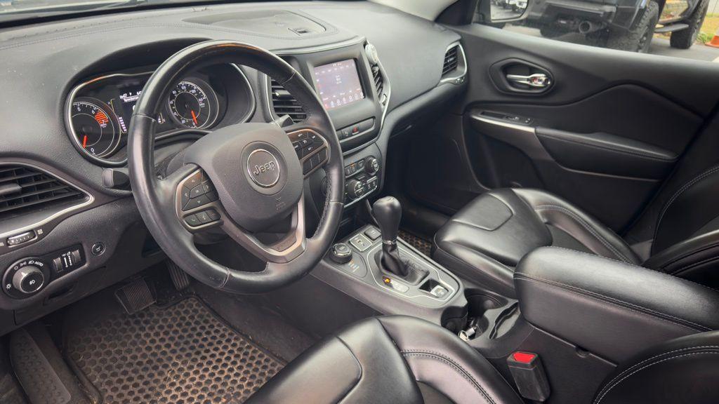 used 2019 Jeep Cherokee car