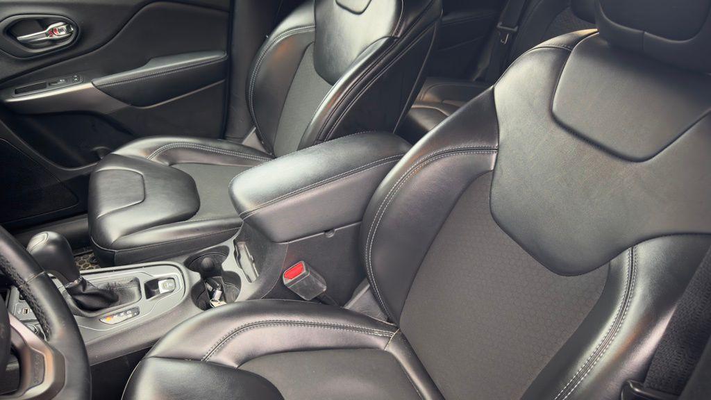 used 2019 Jeep Cherokee car