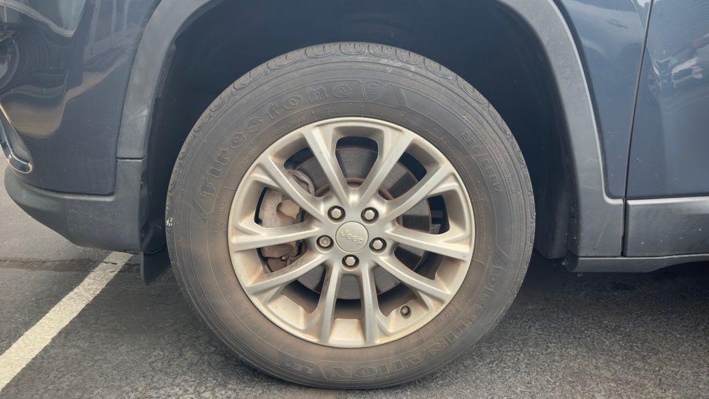 used 2019 Jeep Cherokee car