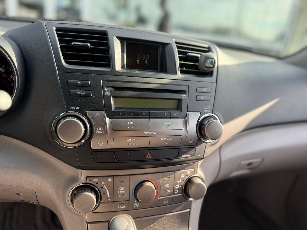 used 2009 Toyota Highlander car, priced at $7,999