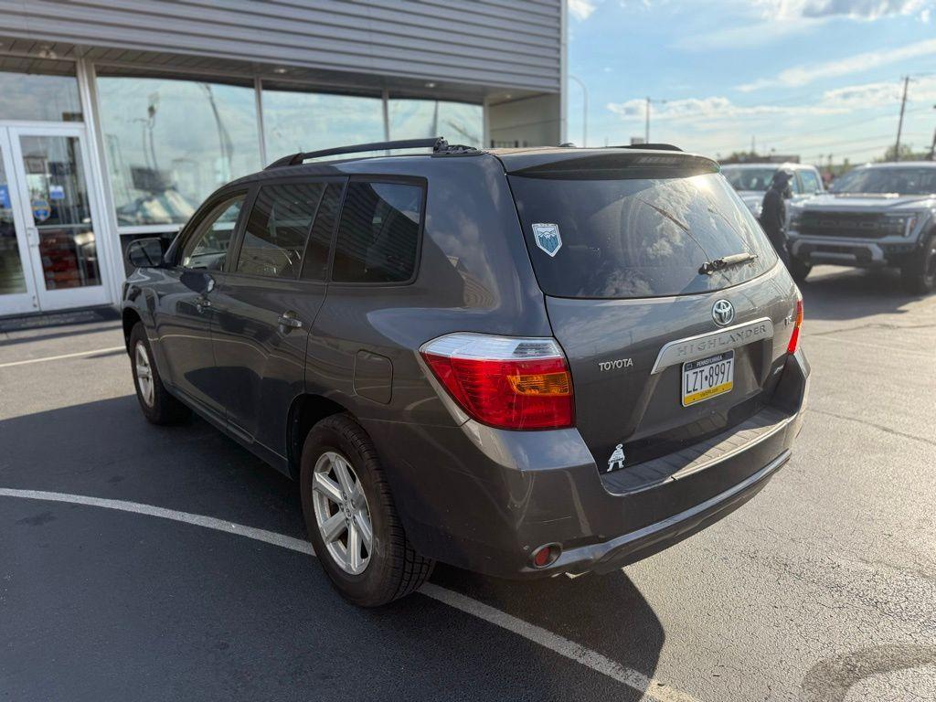 used 2009 Toyota Highlander car, priced at $7,999