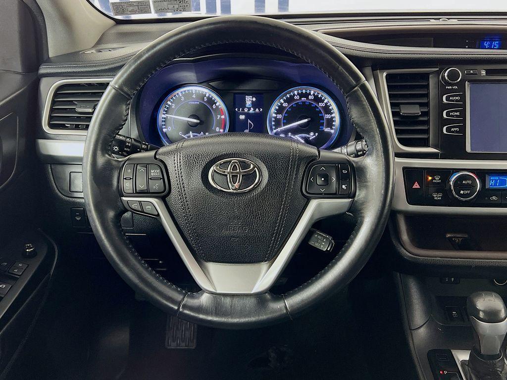 used 2015 Toyota Highlander car, priced at $17,999