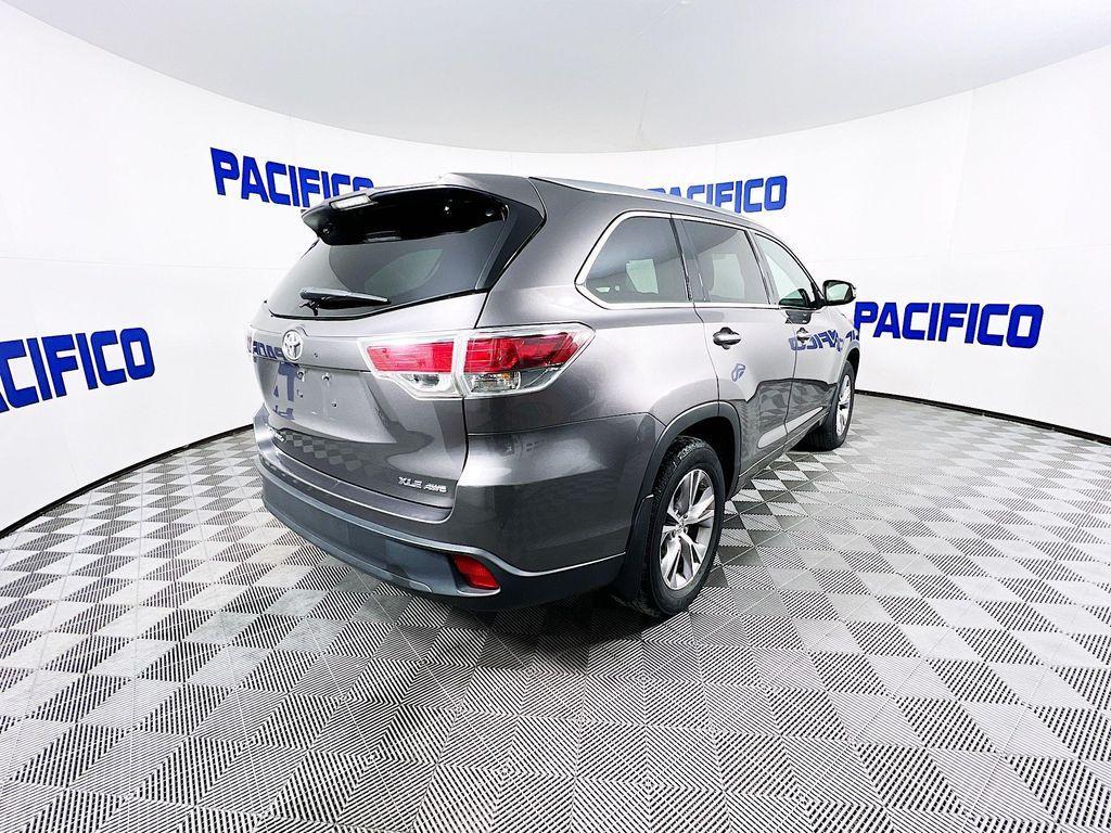 used 2015 Toyota Highlander car, priced at $17,999