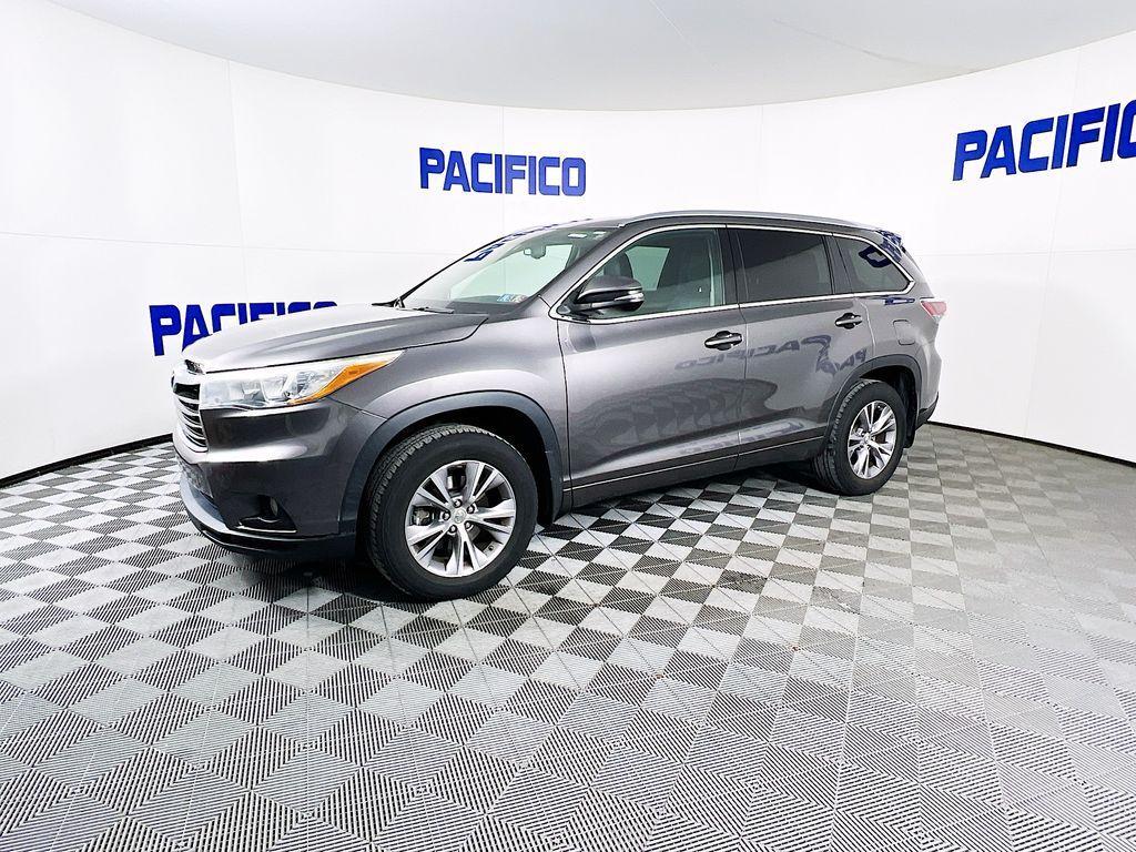 used 2015 Toyota Highlander car, priced at $17,999