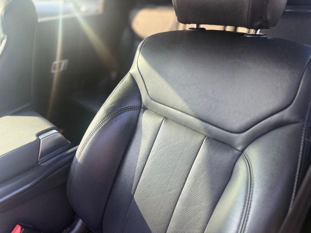 used 2019 Land Rover Discovery car, priced at $20,999