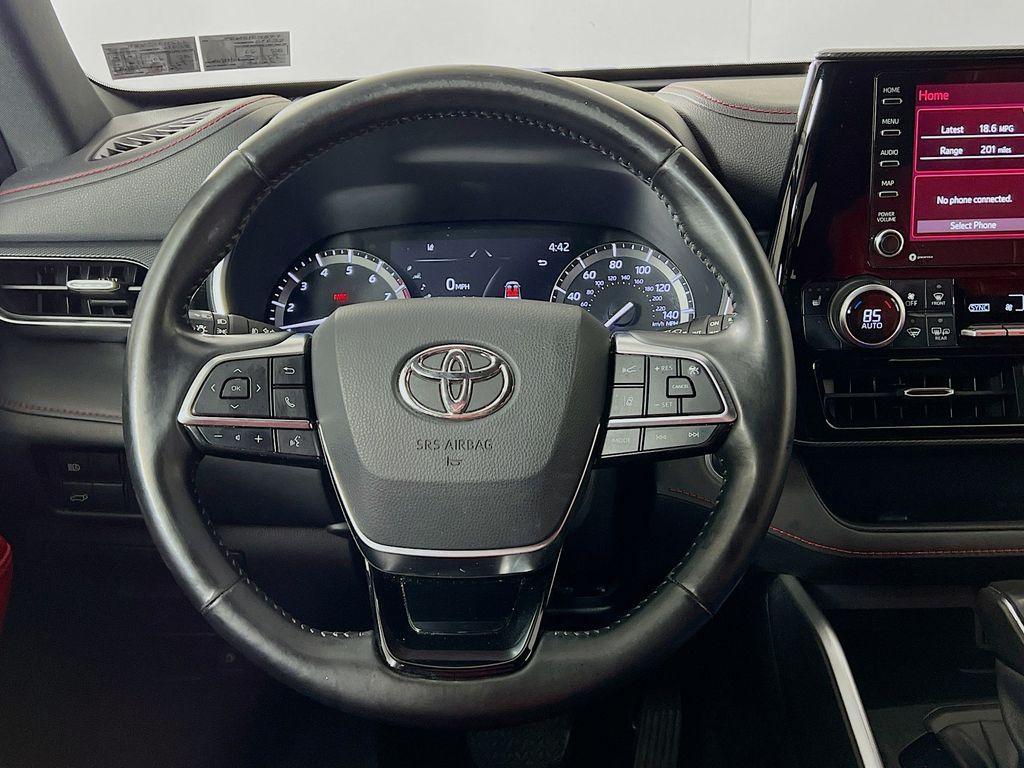 used 2021 Toyota Highlander car, priced at $32,299