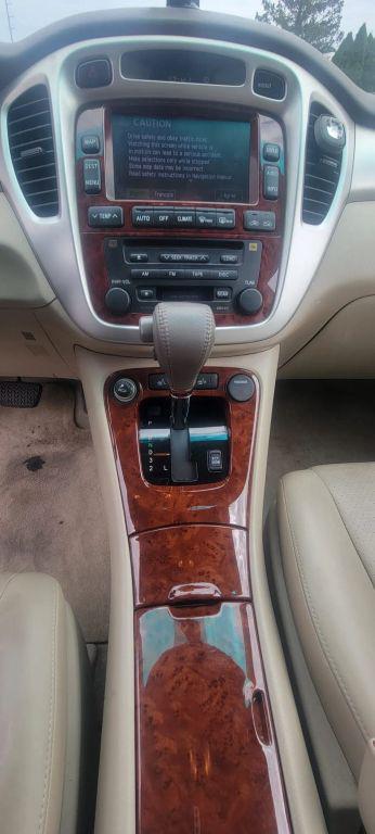 used 2007 Toyota Highlander car, priced at $7,800