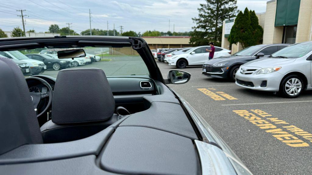 used 2010 Volkswagen Eos car, priced at $6,750