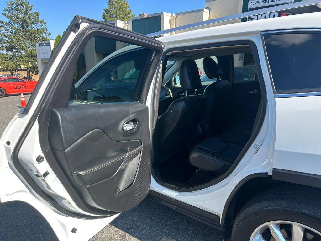 used 2015 Jeep Cherokee car, priced at $11,420
