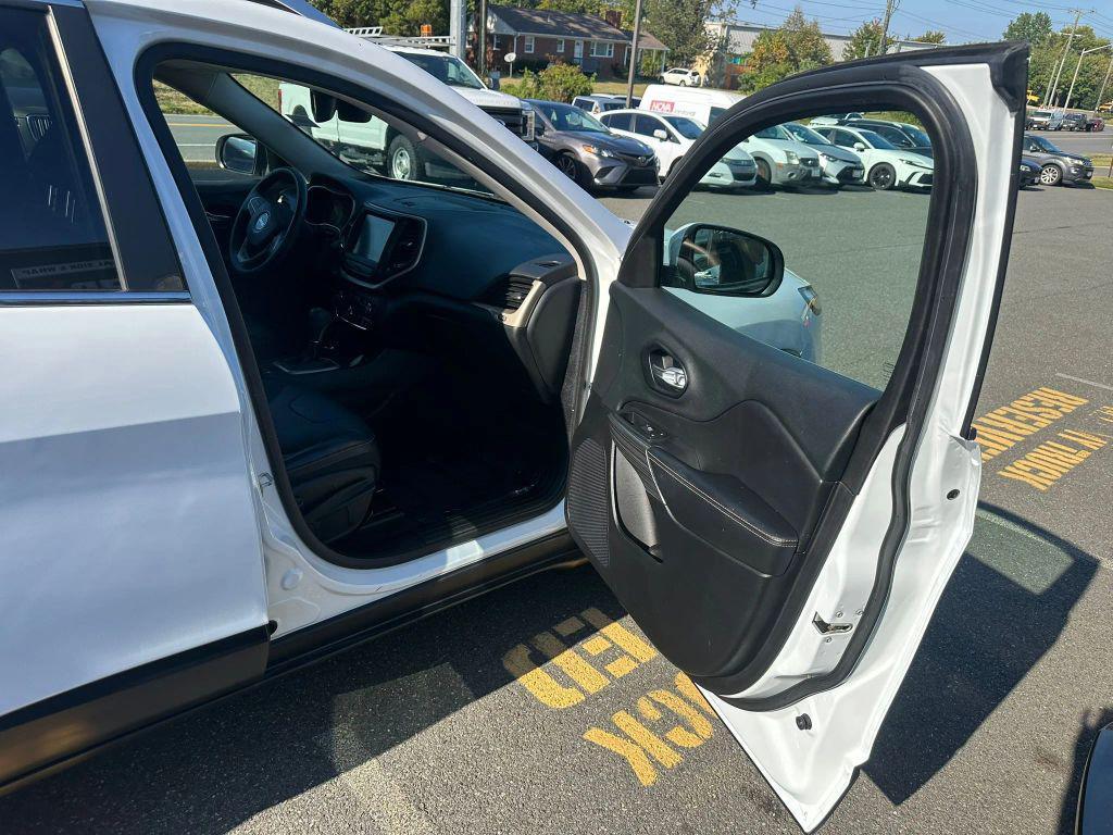 used 2015 Jeep Cherokee car, priced at $11,420