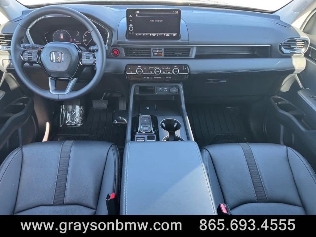 used 2025 Honda Pilot car, priced at $42,995