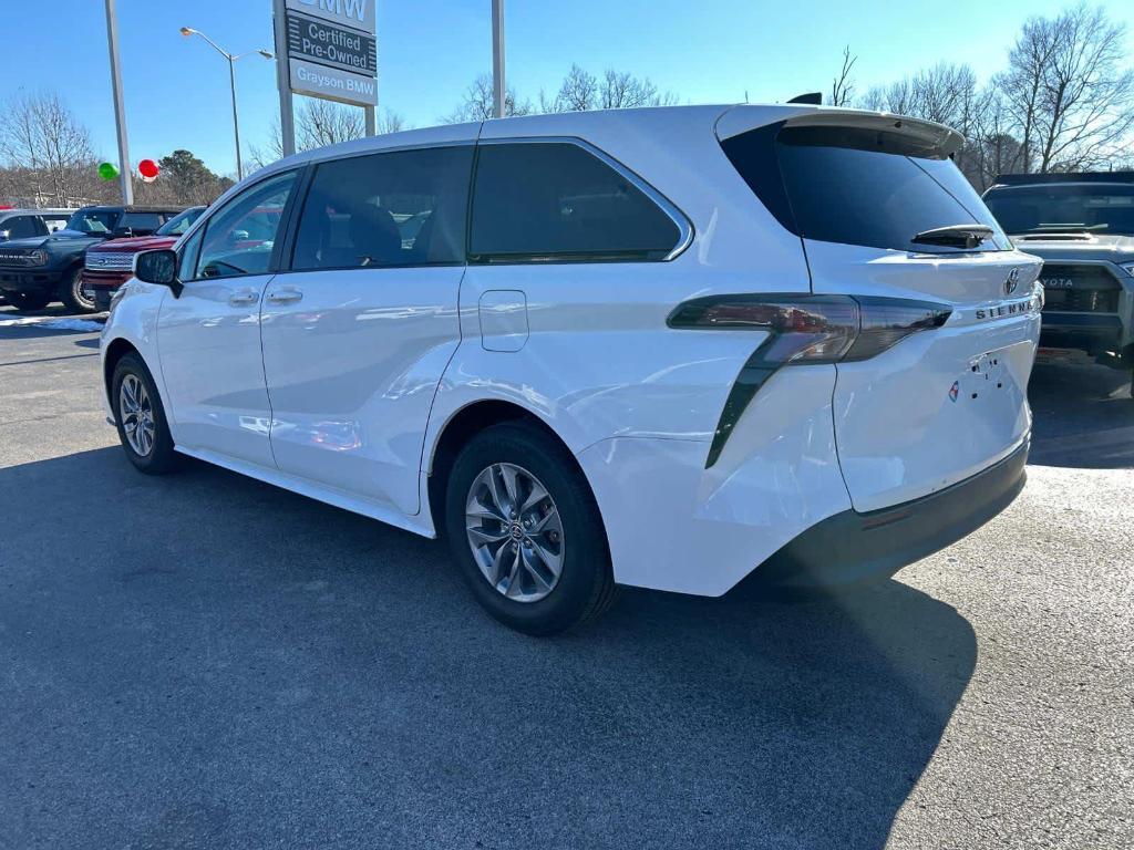 used 2023 Toyota Sienna car, priced at $39,995