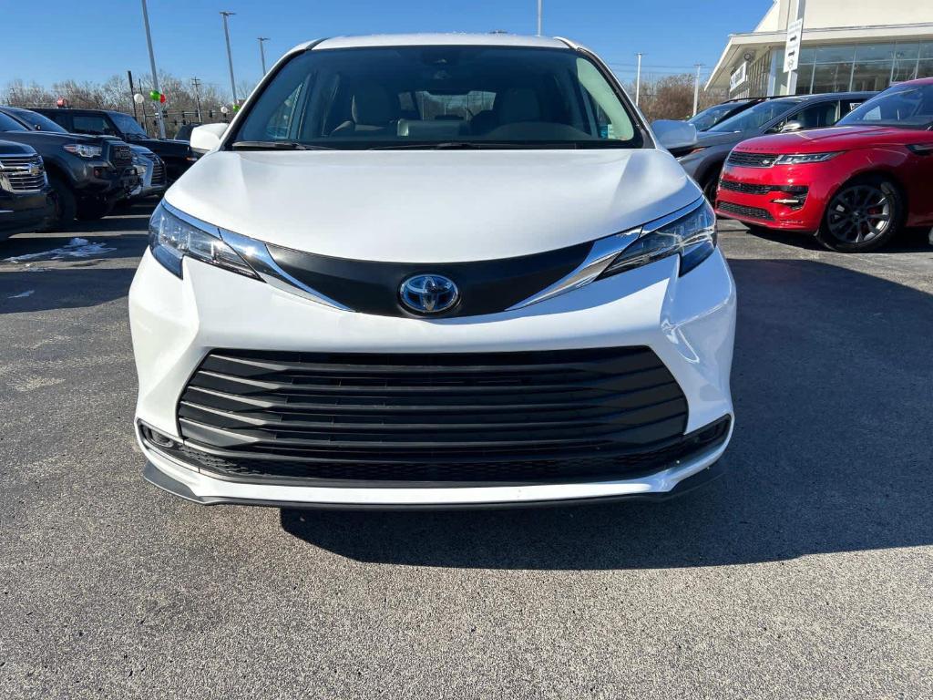 used 2023 Toyota Sienna car, priced at $39,995