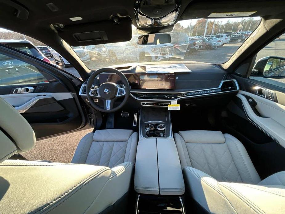 new 2025 BMW X7 car, priced at $99,095