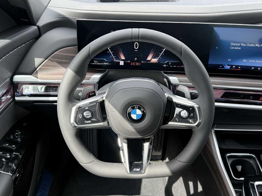 new 2025 BMW 760 car, priced at $129,400