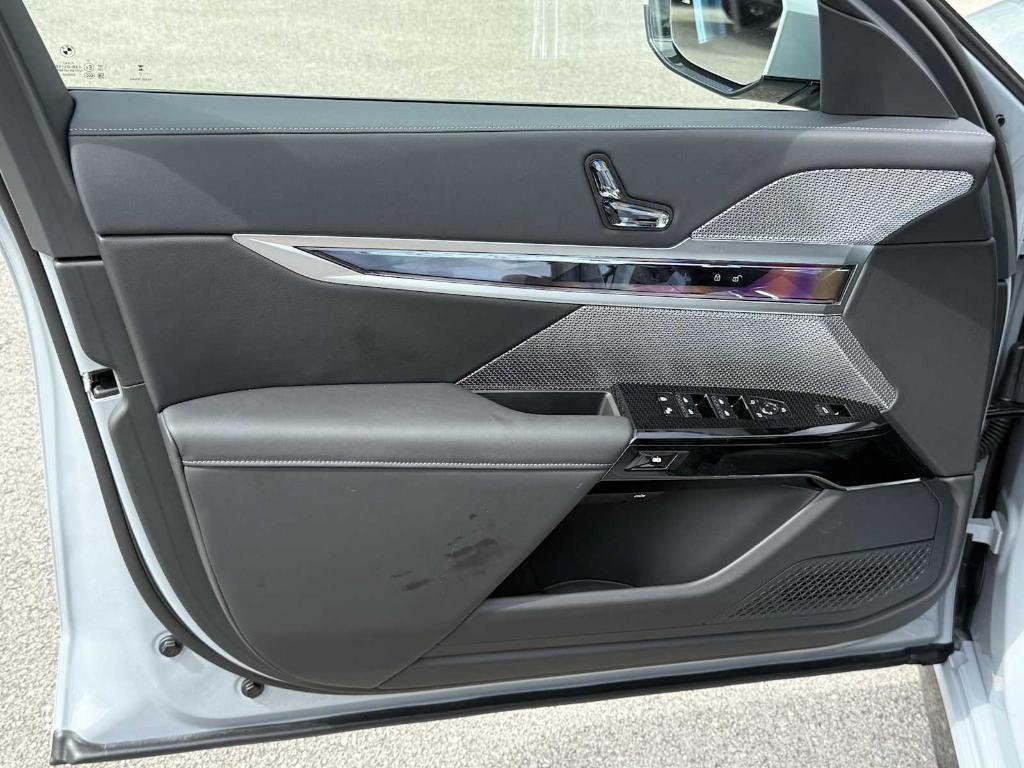 new 2025 BMW 760 car, priced at $129,400