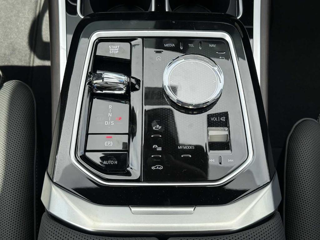 new 2025 BMW 760 car, priced at $129,400