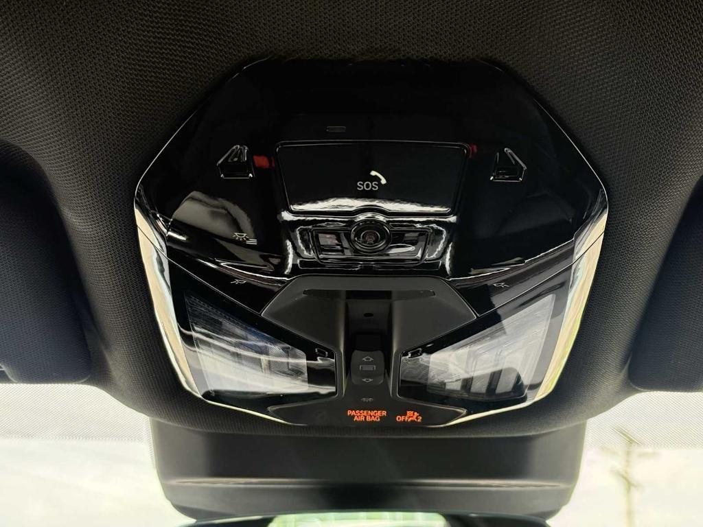 new 2025 BMW 760 car, priced at $129,400