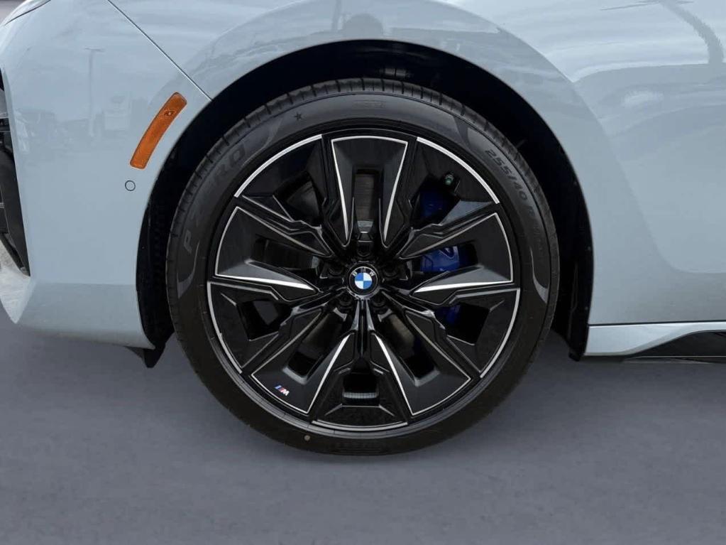 new 2025 BMW 760 car, priced at $129,400