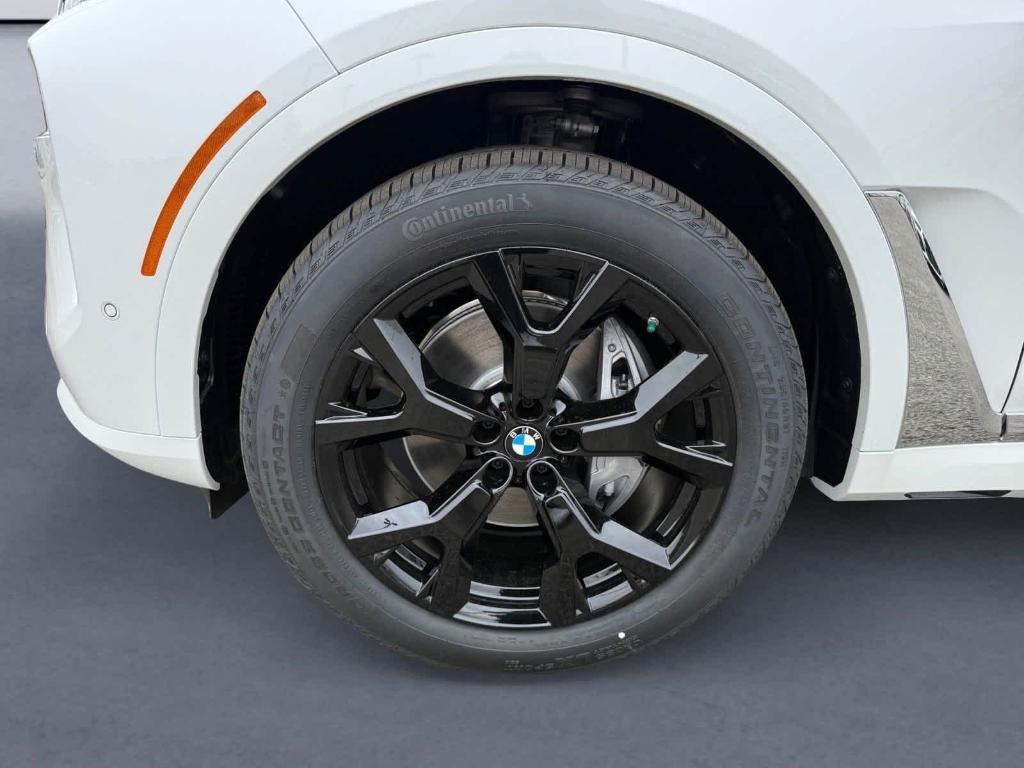 new 2025 BMW X7 car, priced at $93,100