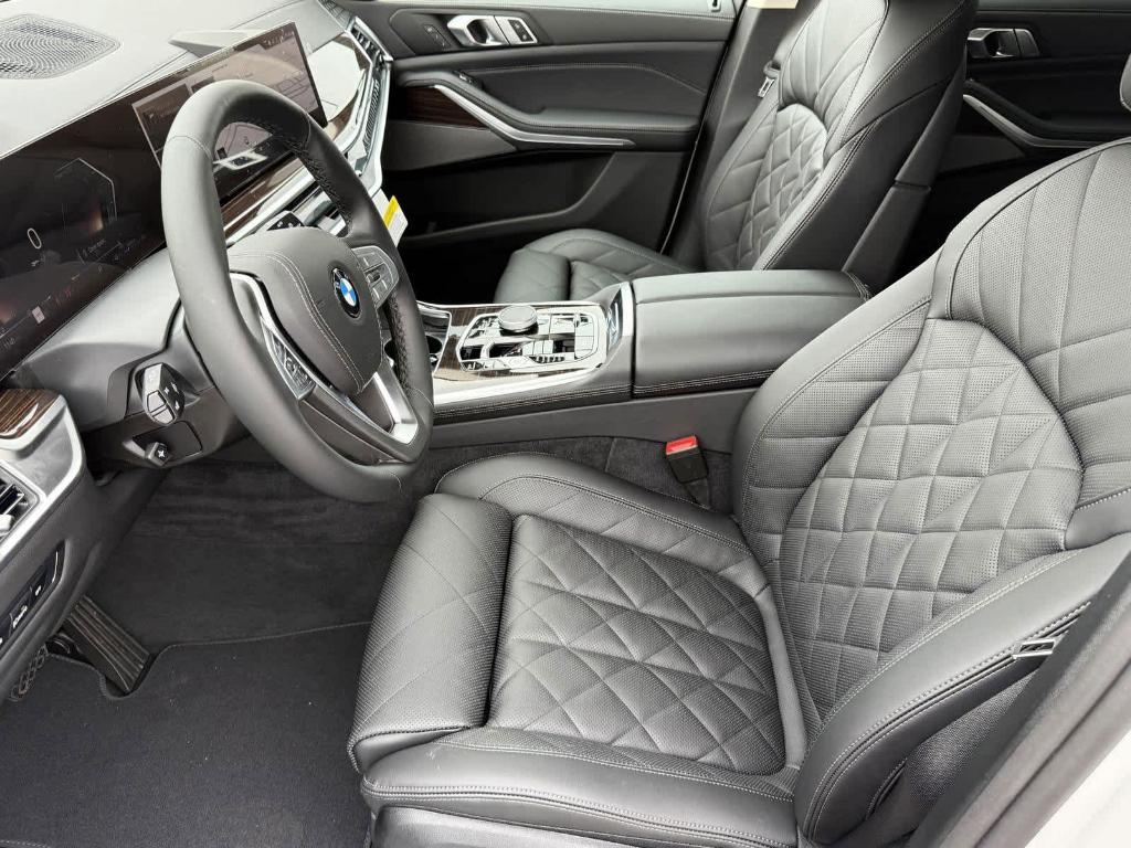 new 2025 BMW X7 car, priced at $93,100