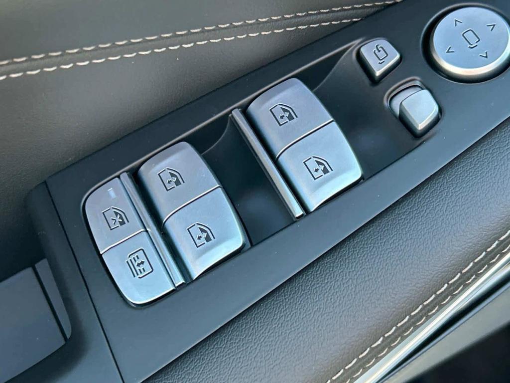 new 2025 BMW X7 car, priced at $94,535