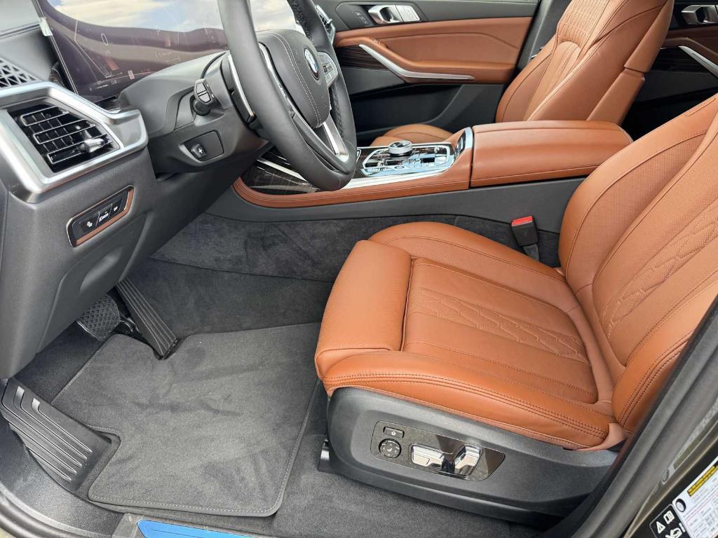 new 2026 BMW X7 car, priced at $95,305