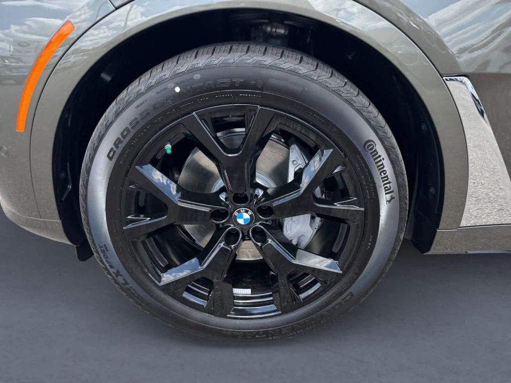 new 2026 BMW X7 car, priced at $95,305