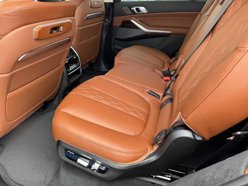new 2026 BMW X7 car, priced at $95,305