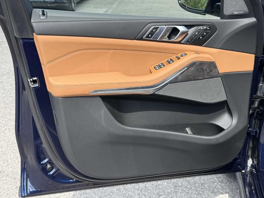 new 2026 BMW X7 car, priced at $101,255