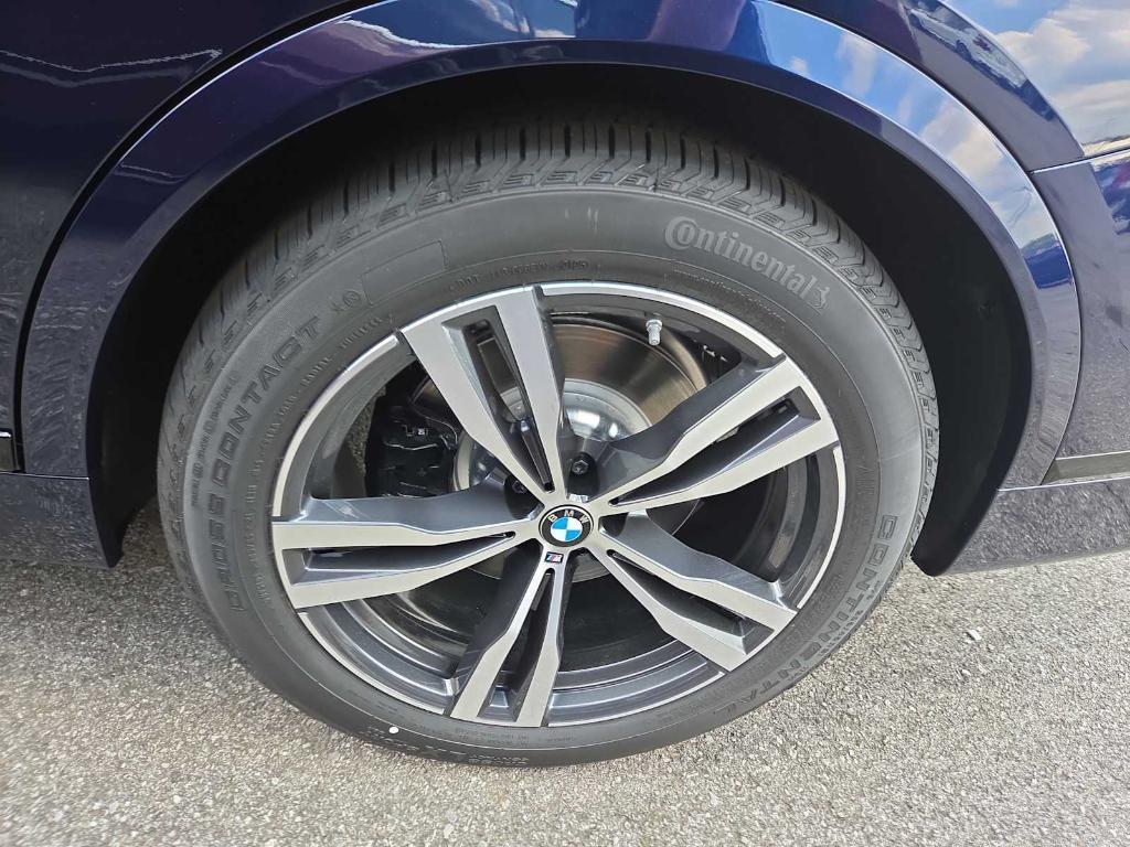 new 2026 BMW X7 car, priced at $101,255