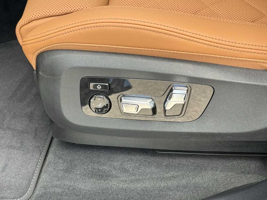 new 2026 BMW X7 car, priced at $101,255