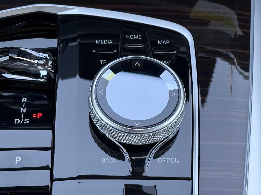 new 2025 BMW X7 car
