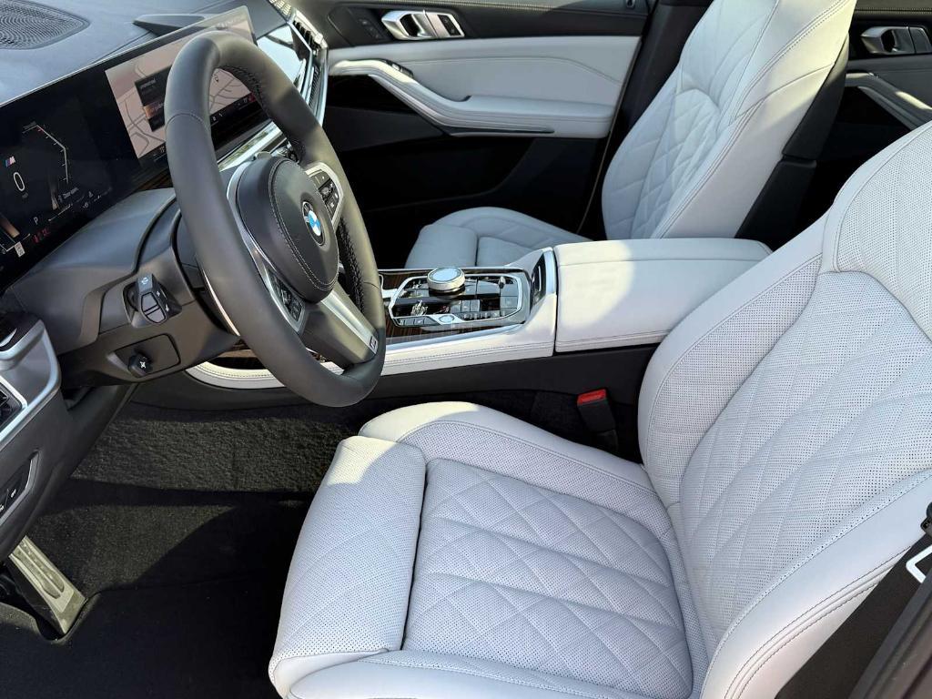 new 2025 BMW X7 car