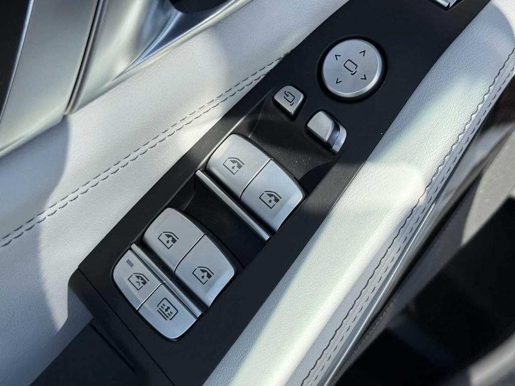 new 2025 BMW X7 car