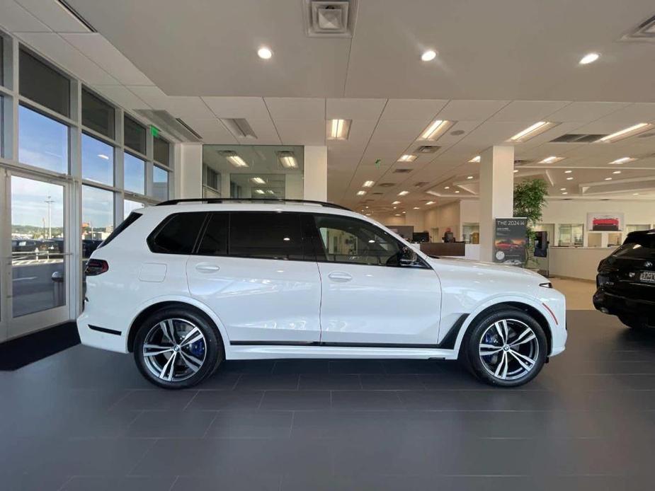 new 2025 BMW X7 car, priced at $118,260