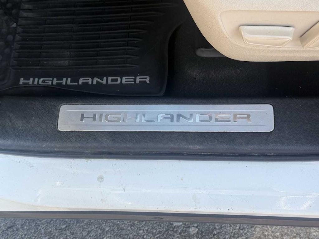 used 2020 Toyota Highlander car, priced at $30,995
