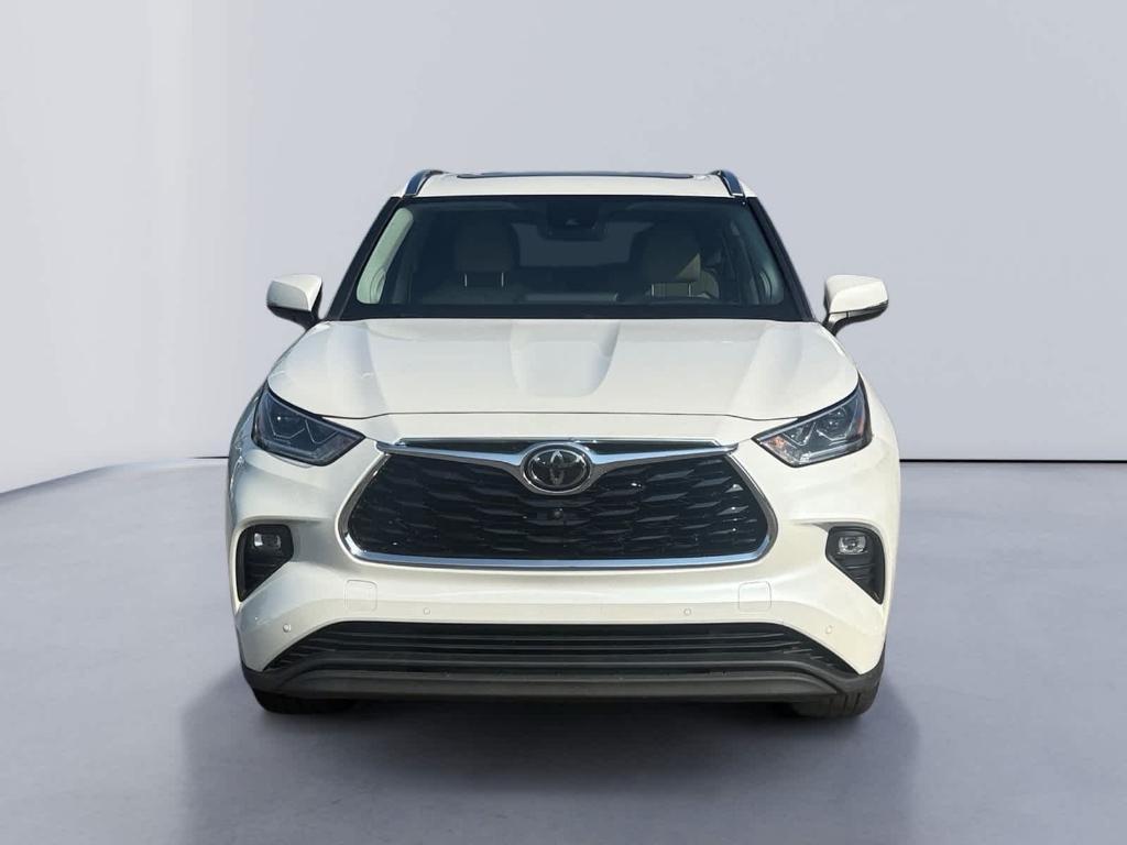used 2020 Toyota Highlander car, priced at $30,995