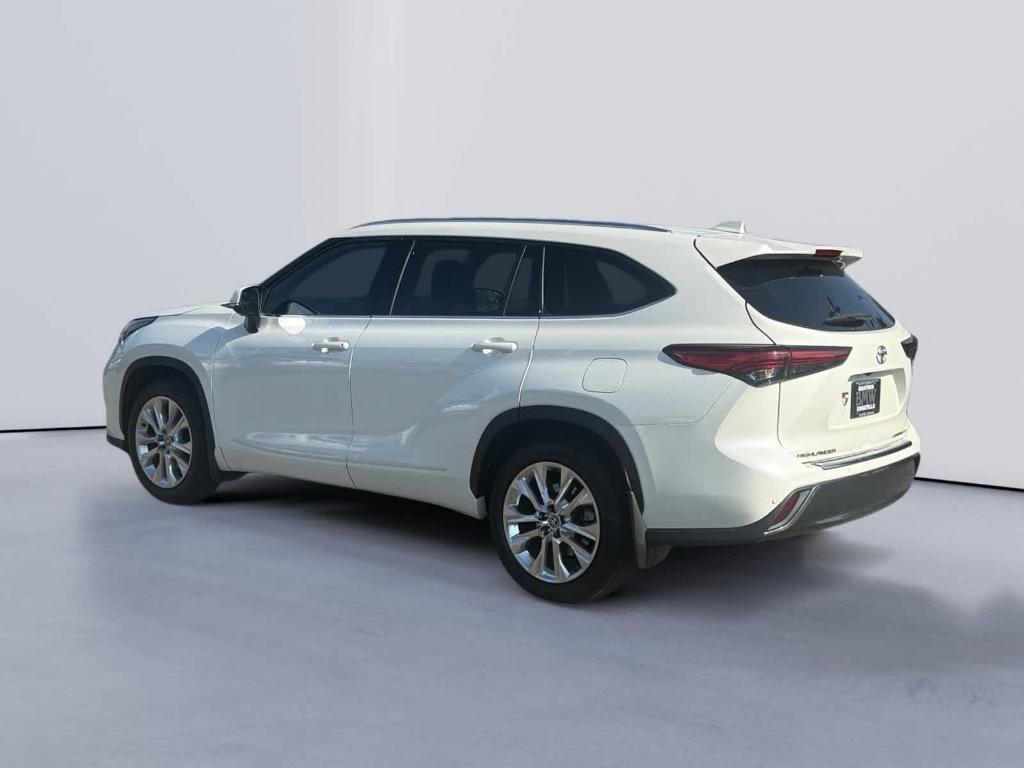 used 2020 Toyota Highlander car, priced at $30,995