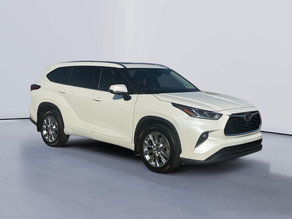 used 2020 Toyota Highlander car, priced at $30,995