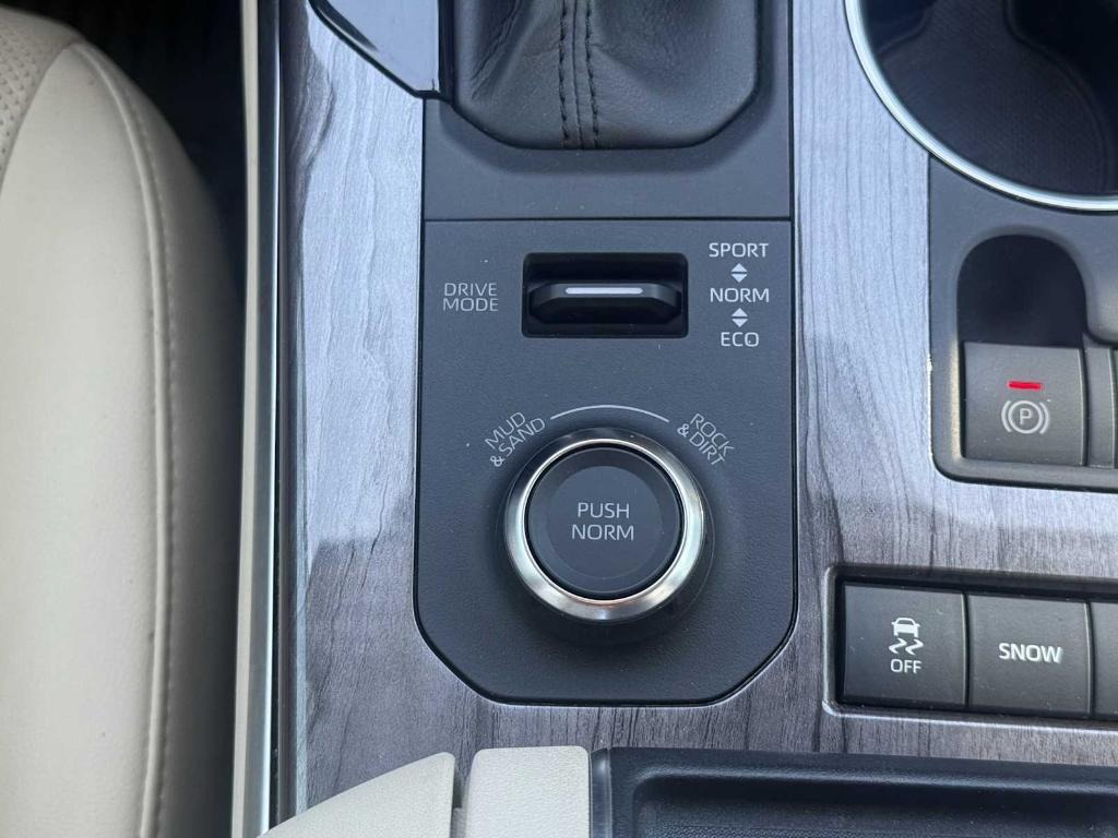 used 2020 Toyota Highlander car, priced at $30,995