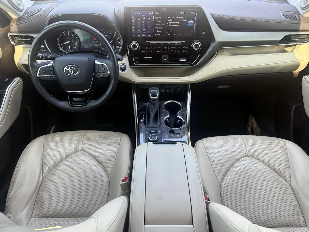 used 2020 Toyota Highlander car, priced at $30,995