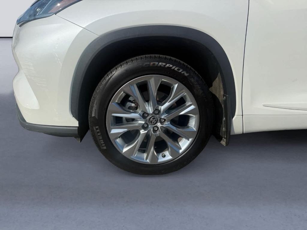 used 2020 Toyota Highlander car, priced at $30,995