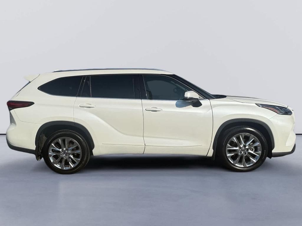 used 2020 Toyota Highlander car, priced at $30,995